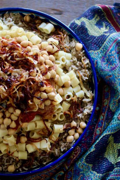  Koshari! Un trionfo di sapori speziati e profumi mediterranei!