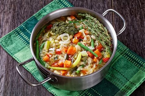  Soupe au Pistou? A Symphony of Fresh Herbs and Rustic Charm!